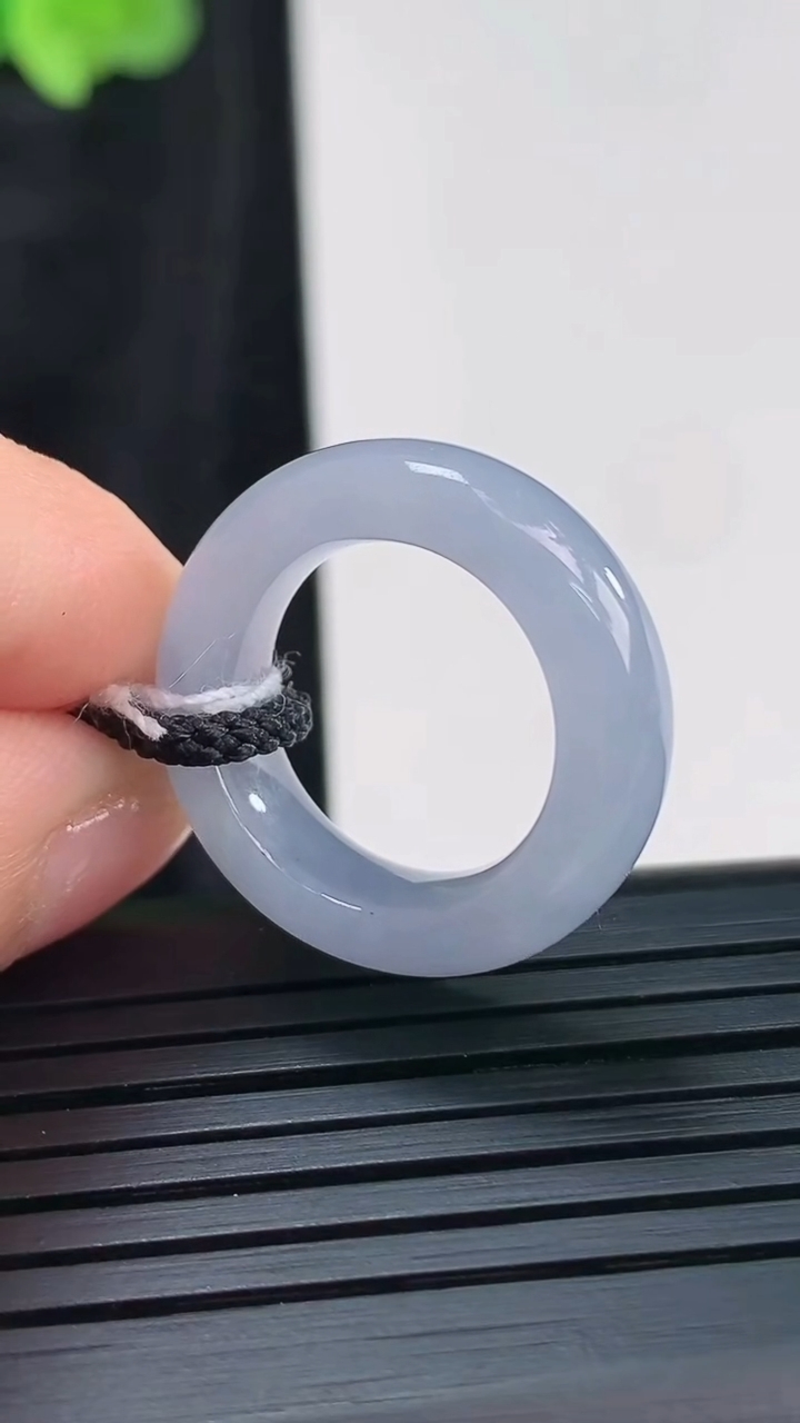 天然A货翡翠冰种紫罗兰素面玉指环 戒指，尺寸14.8-6.2-4.2重量:4.12g2026年3月3