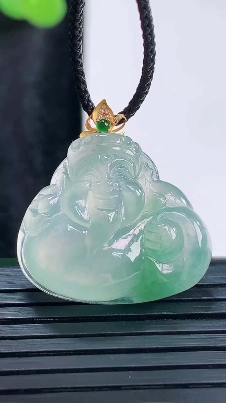 天然A货翡翠种飘花财神爷吊坠，尺寸21-24.5-8重量:5.85g
3月30日