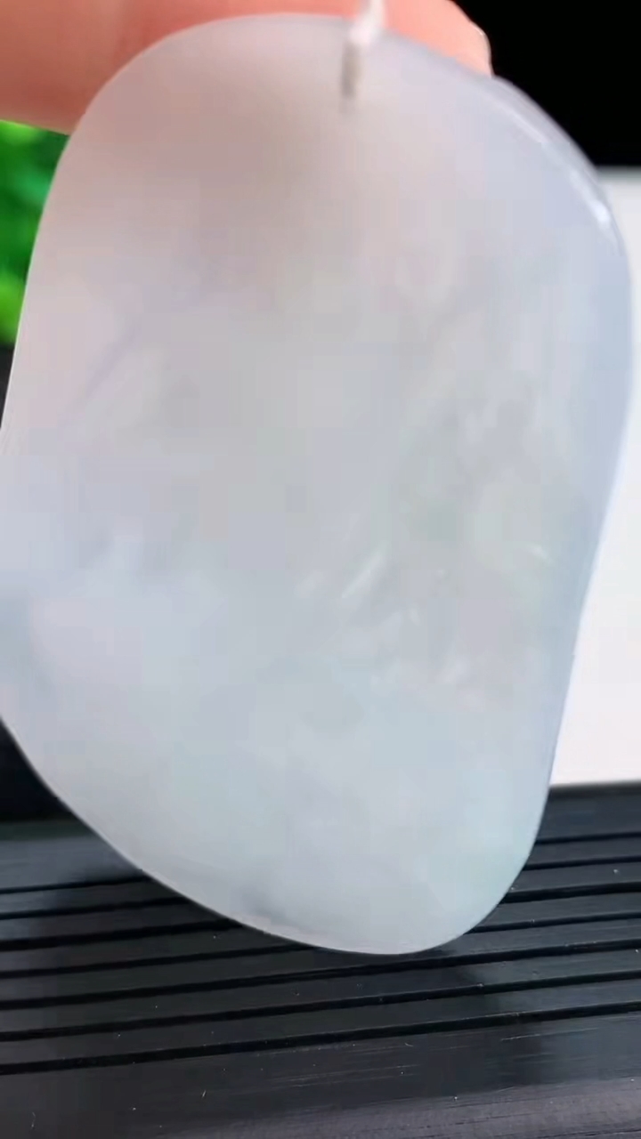 天然A货翡翠文殊菩萨吊坠，尺寸64-41-5重量:35.84g
3月30日