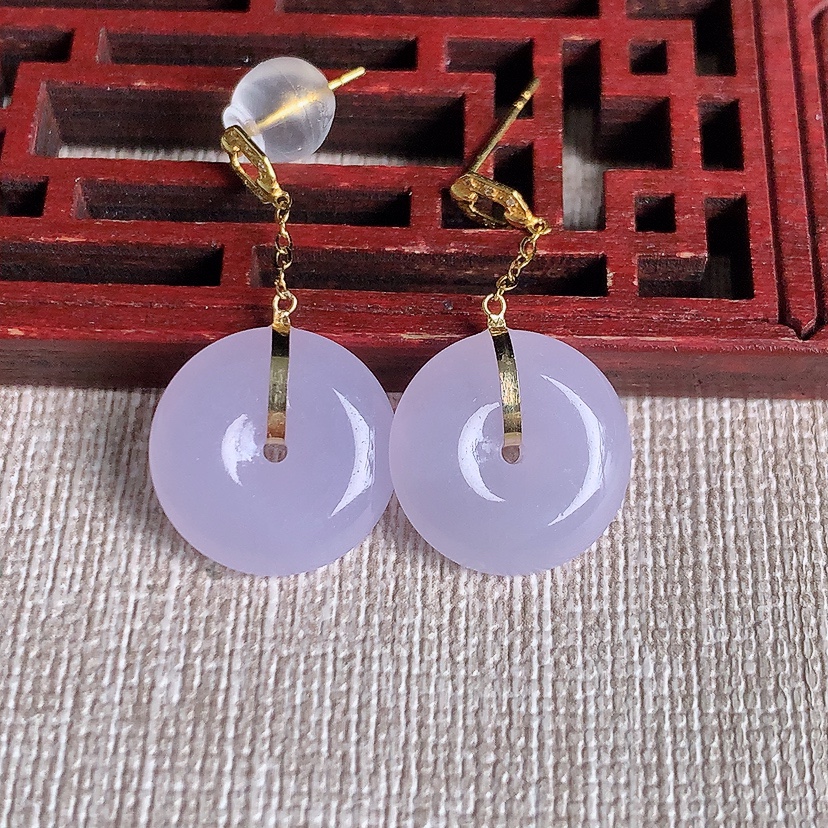 天然A货翡翠18K金镶嵌紫罗兰平安扣耳坠 
尺寸14.5-4.3mm 重量4.10g 0329