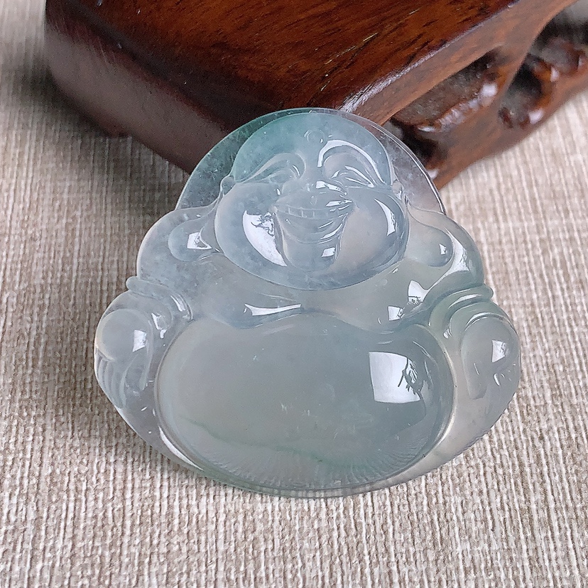 天然A货翡翠晴水飘花一刀切大件佛公吊坠 
尺寸36-39.2-6.8mm 重量14.66g 0329