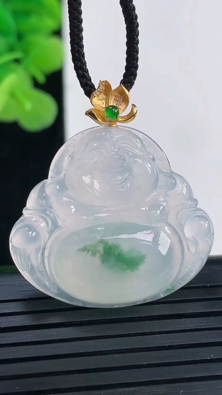 天然A货翡翠种飘花佛公吊坠尺寸27.5-31.1-5.2重量:7.01g
3月30日