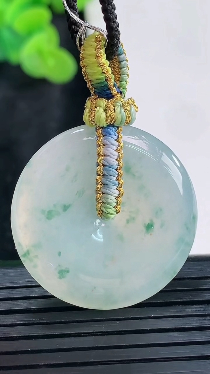 天然A货翡翠冰种飘花平安扣吊坠，尺寸29-5.2重量:9.54g
3月30日