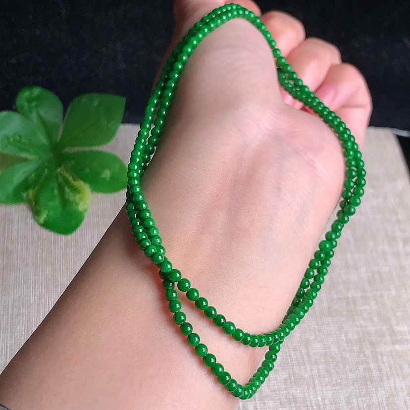 天然A货翡翠满绿圆珠小米珠项链毛衣链 
尺寸3mm 重量11.08g 0329