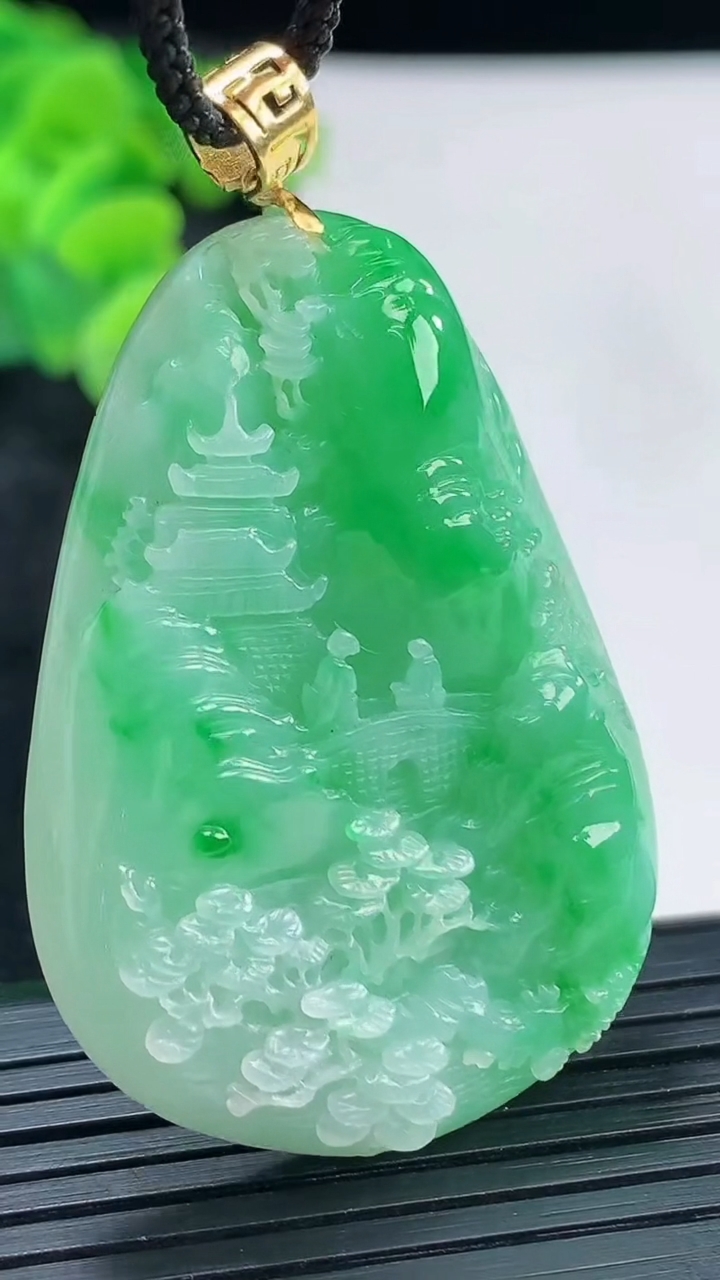 天然A货翡翠山水牌吊坠，尺寸45.5-32-7.5重量:20.94g
3月30日