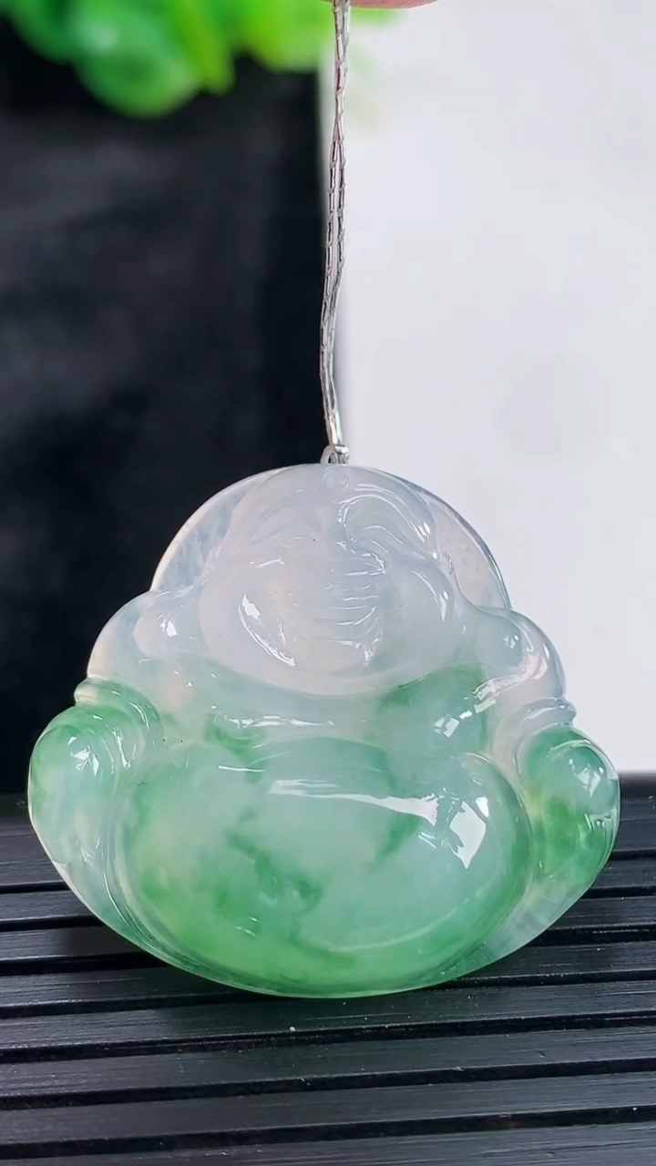 天然A货翡翠种飘花佛公吊坠，尺寸27.5-30-6重量:7.18g
3月30日