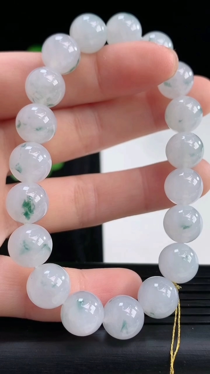 天然A货翡翠飘花圆珠手串，尺寸10，重量:32.77g3月30日
工厂直销收藏佳品,种好水足，色泽均