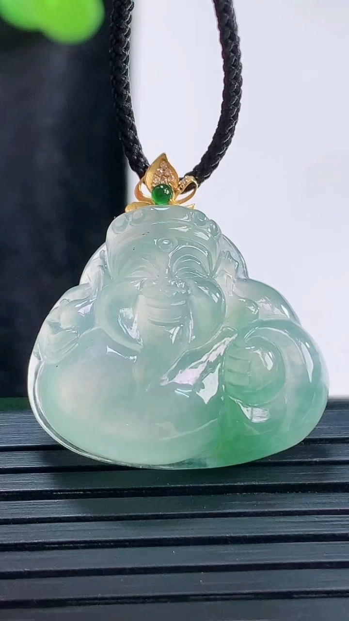 天然A货翡翠种飘花财神爷吊坠，尺寸21-24.5-8重量:5.85g
3月30日