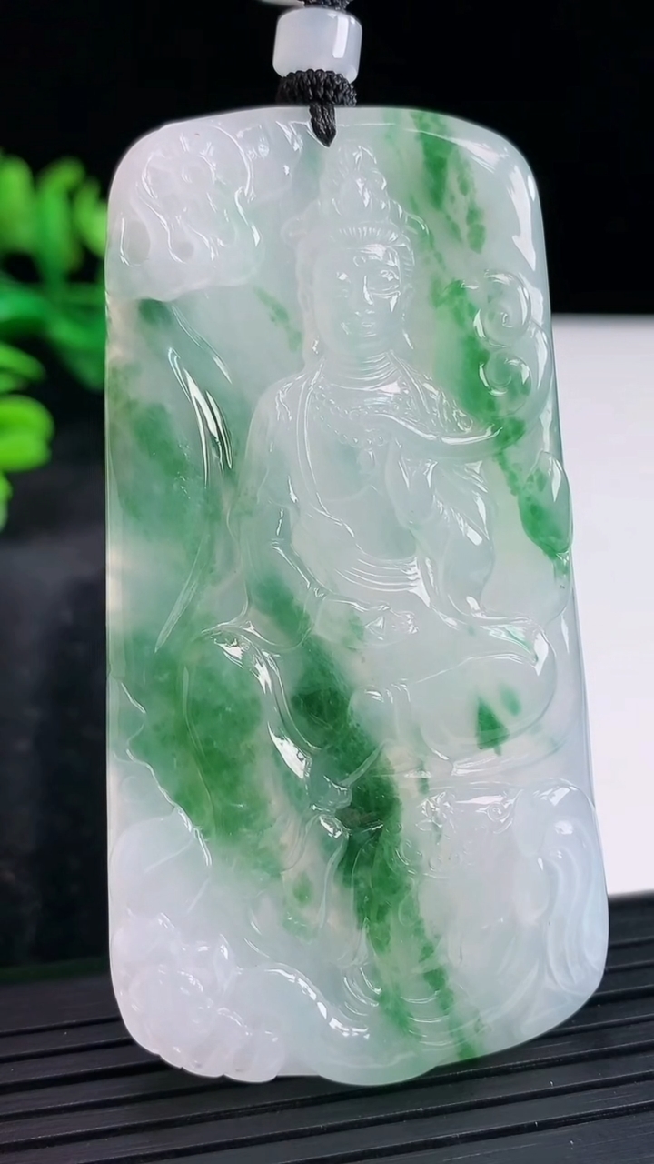 天然A货翡翠种飘花普贤菩萨吊坠，尺寸72-38-5.6重量:42.72g
3月30日