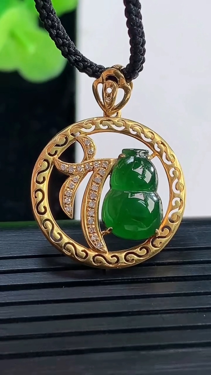 天然A货翡翠葫芦吊坠尺寸19.6-6.5裸石11.3-7.7重量:2.18g
3月30日