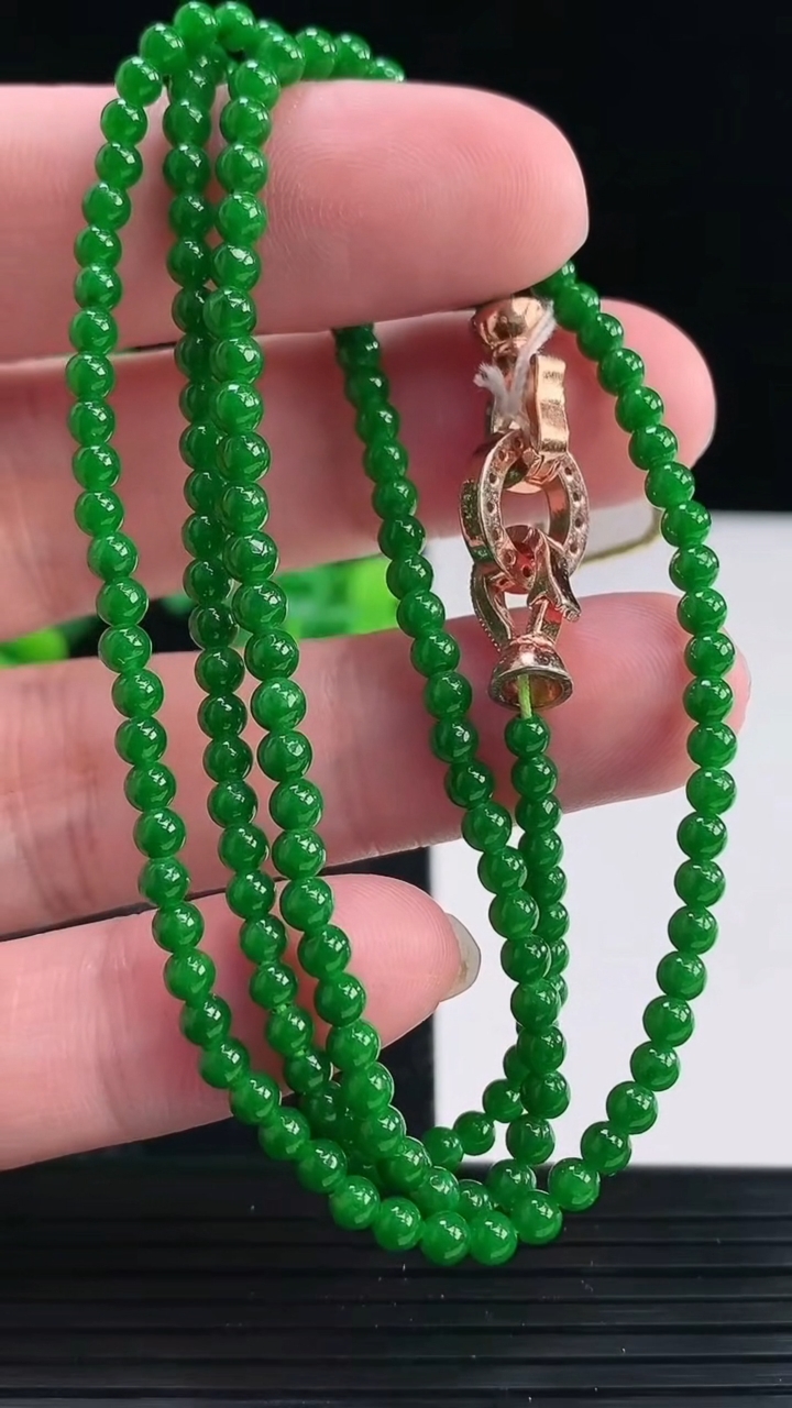 天然A货翡翠小米圆珠项链，尺寸3.5重量:12.87g
3月30日