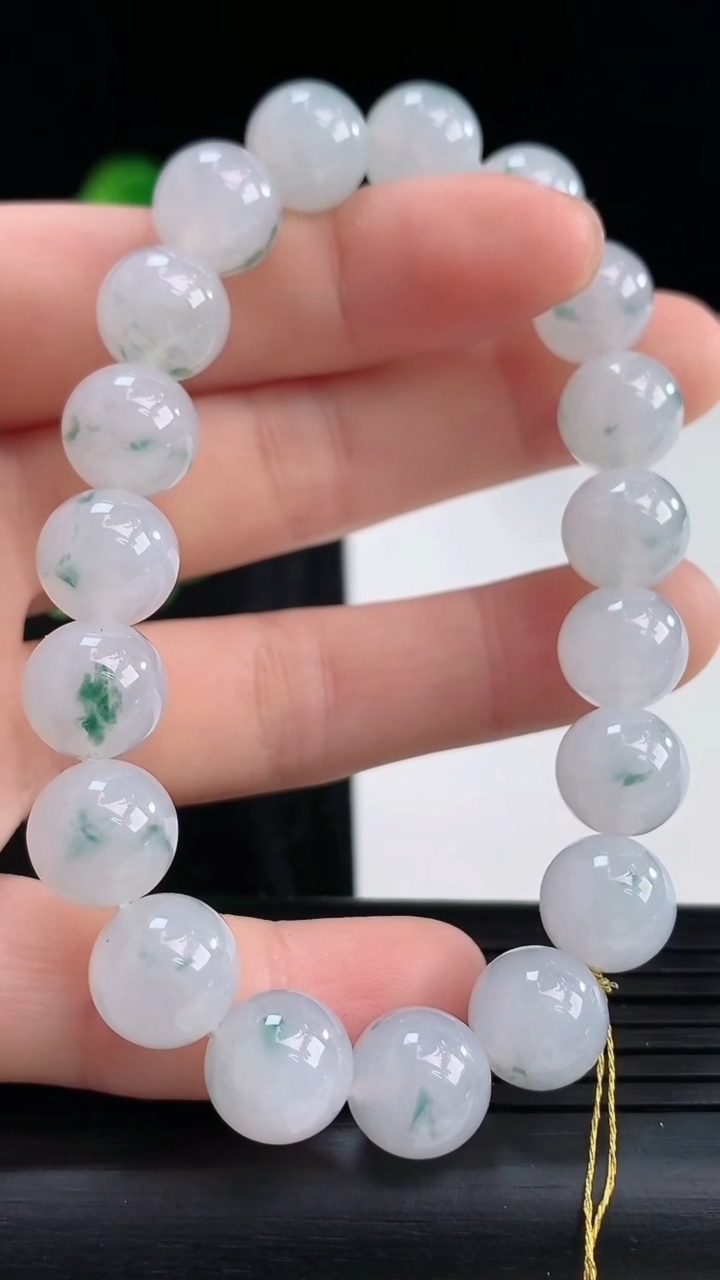 天然A货翡翠飘花圆珠手串，尺寸10，重量:32.77g3月30日
工厂直销收藏佳品,种好水足，色泽均