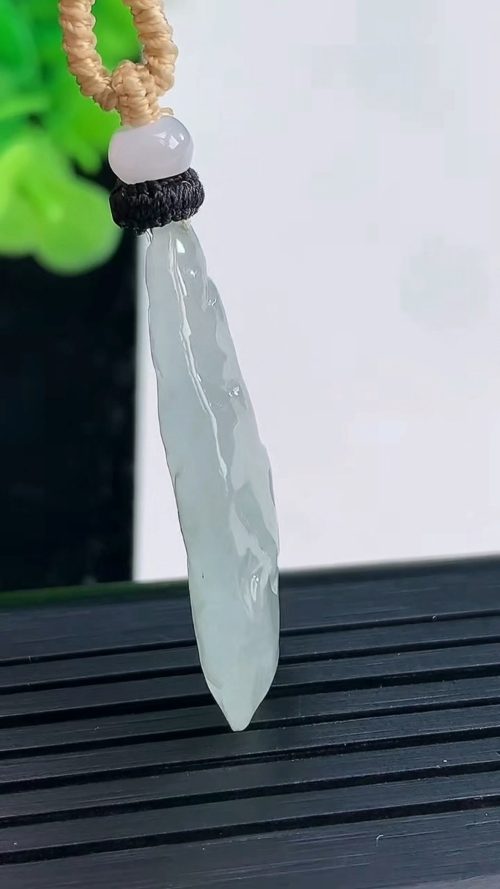 天然A货翡翠原石吊坠尺寸33-14.4-5.7重量:6.12g
3月30日