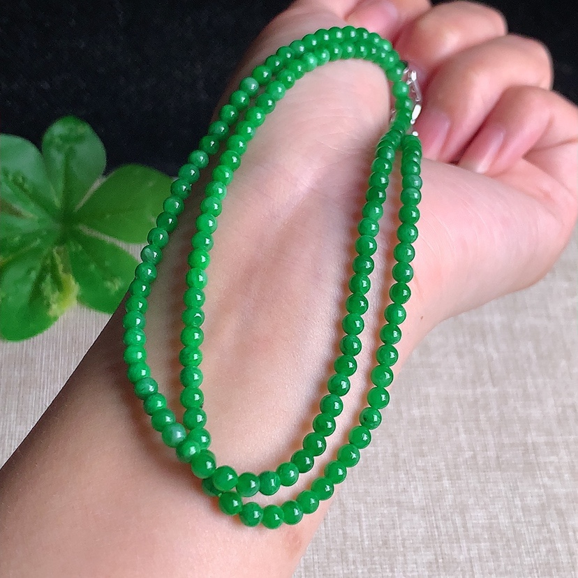 天然A货翡翠满绿圆珠小米珠项链毛衣链 
尺寸3.5mm 重量13.80g 0329