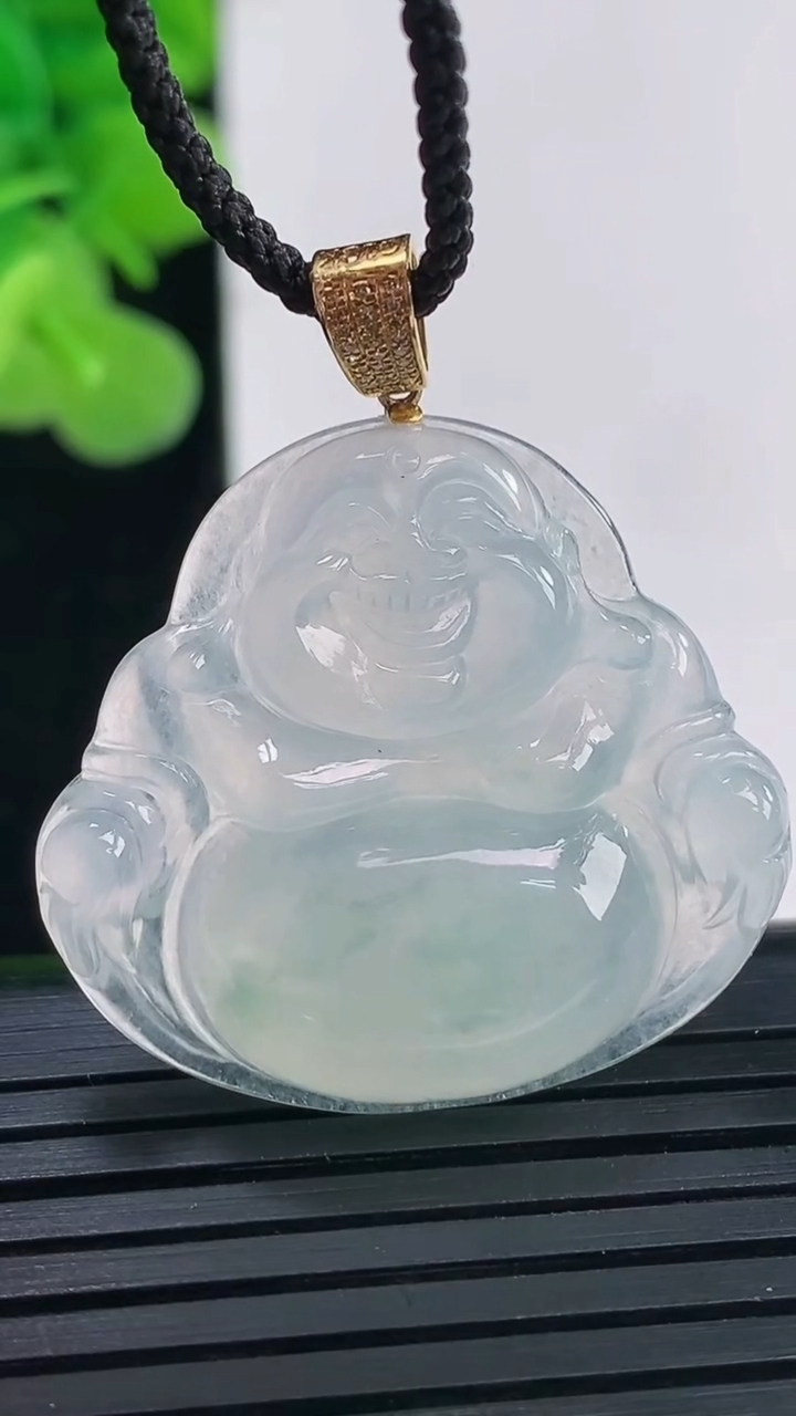 天然A货翡翠种飘花佛公吊坠尺寸28.4-30.6-5.9重量:7.12g
3月30日