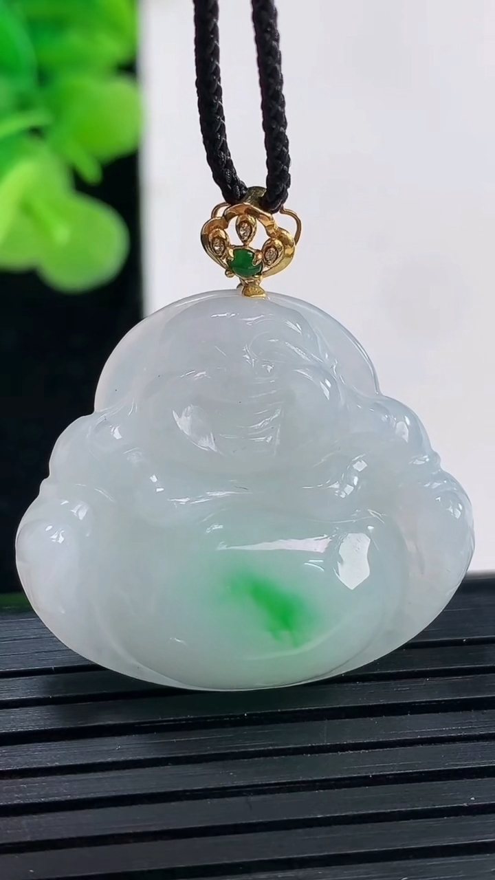 天然A货翡翠佛公吊坠尺寸26.3-30.1-6.5重量:7.77g
3月30日