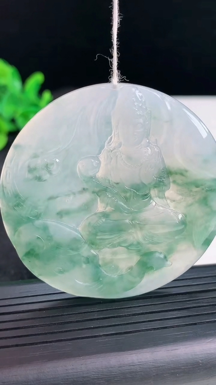 天然A货翡翠种飘花普贤菩萨吊坠，尺寸55.6-6重量:38.01g
3月30日