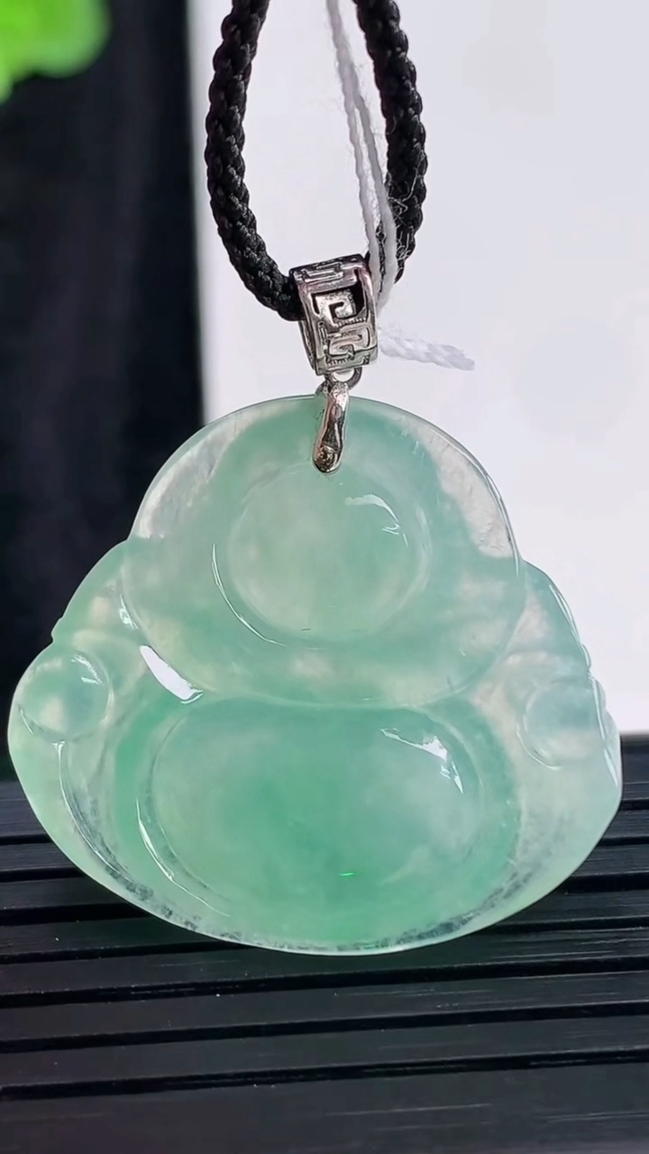 天然A货翡翠佛公吊坠，尺寸26.5-30-6重量:7.08g
3月30日