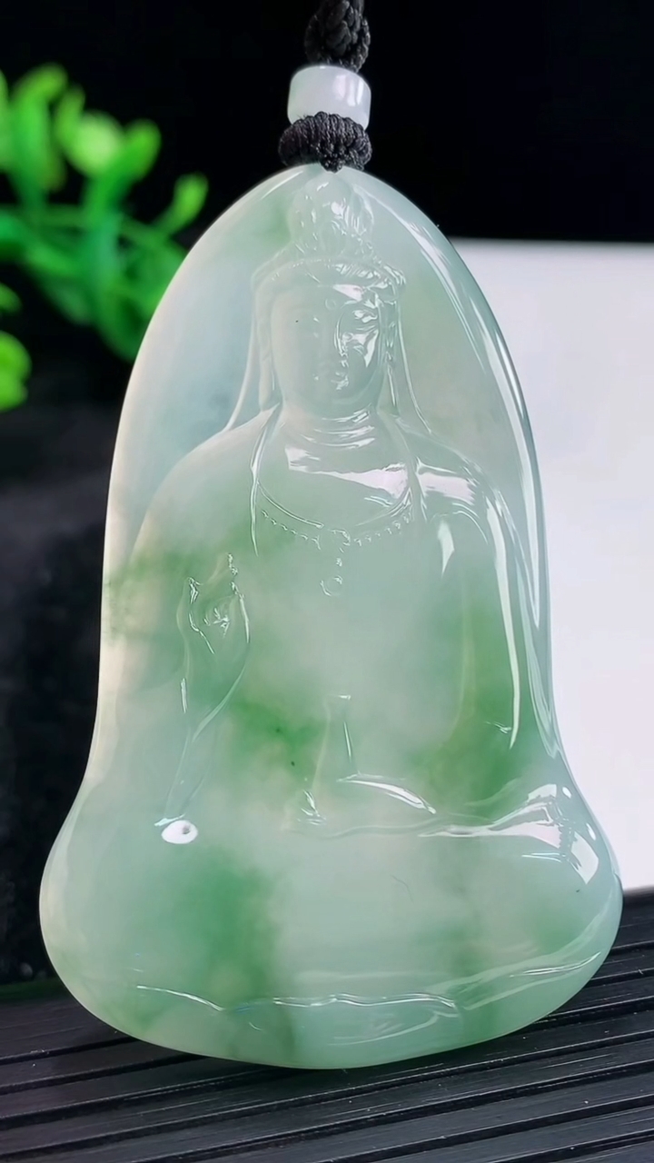 天然A货翡翠素衣观音吊坠，尺寸62-40.6-5.8重量:31.76g
3月30日