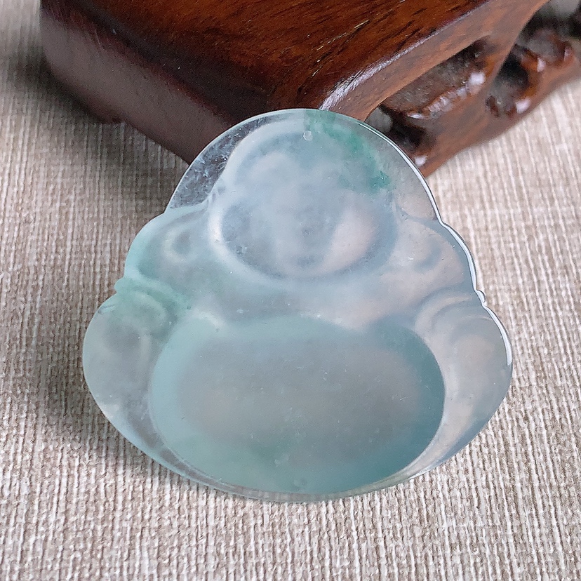 天然A货翡翠晴水飘花一刀切大件佛公吊坠 
尺寸36-39.2-6.8mm 重量14.66g 0329