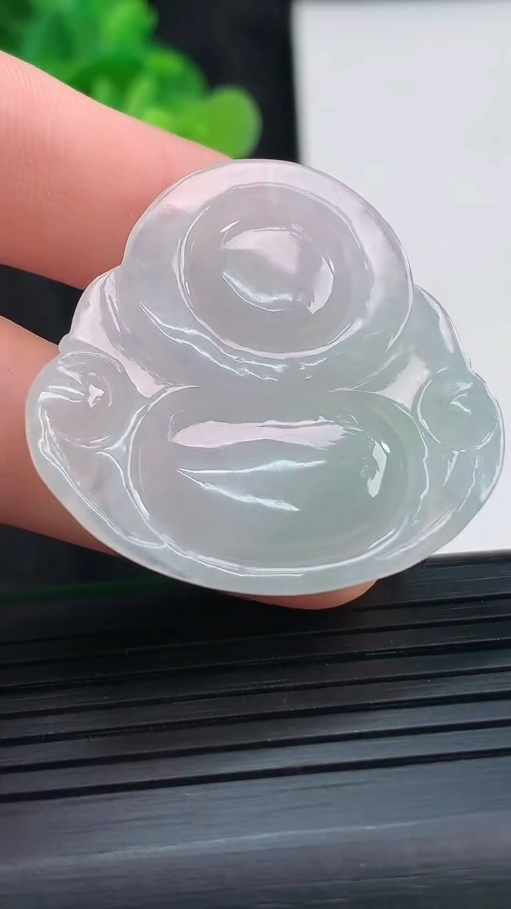 天然A货翡翠佛公吊坠，尺寸33.6-36.5-6重量:10.46g
3月30日