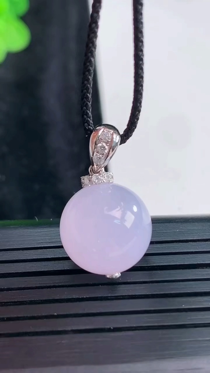 天然A货翡翠种紫罗兰圆珠吊坠，尺寸14重量:5.41g
3月30日