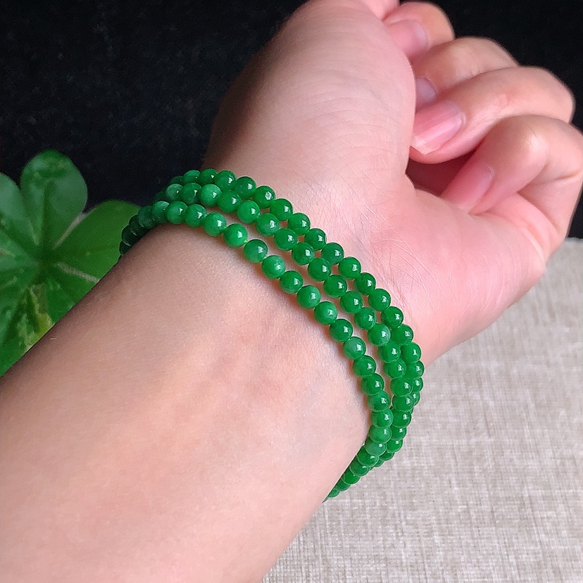 天然A货翡翠满绿圆珠小米珠项链毛衣链 
尺寸3.5mm 重量13.80g 0329