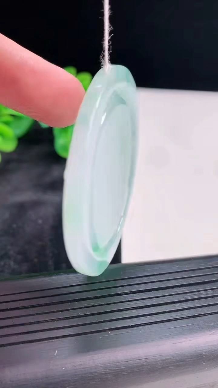 天然A货翡翠普贤菩萨吊坠，尺寸47-6.8重量:40.61g
3月30日