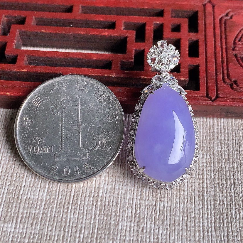 天然A货翡翠18K金伴钻镶嵌紫罗兰福瓜吊坠 
尺寸32.8-15.8-10.2裸石21-12.5mm 重量5.05g 0329