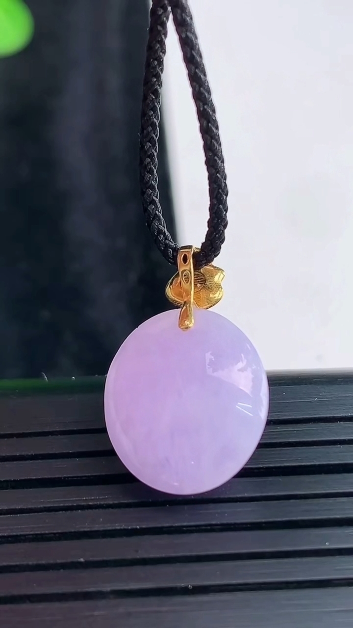 天然A货翡翠18k金紫罗兰蛋面吊坠，尺寸14-13-8.5重量:2.72g
3月30日