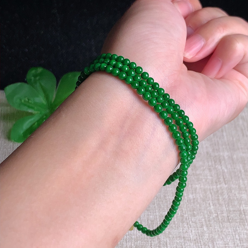 天然A货翡翠满绿圆珠小米珠项链毛衣链 
尺寸3mm 重量11.08g 0329