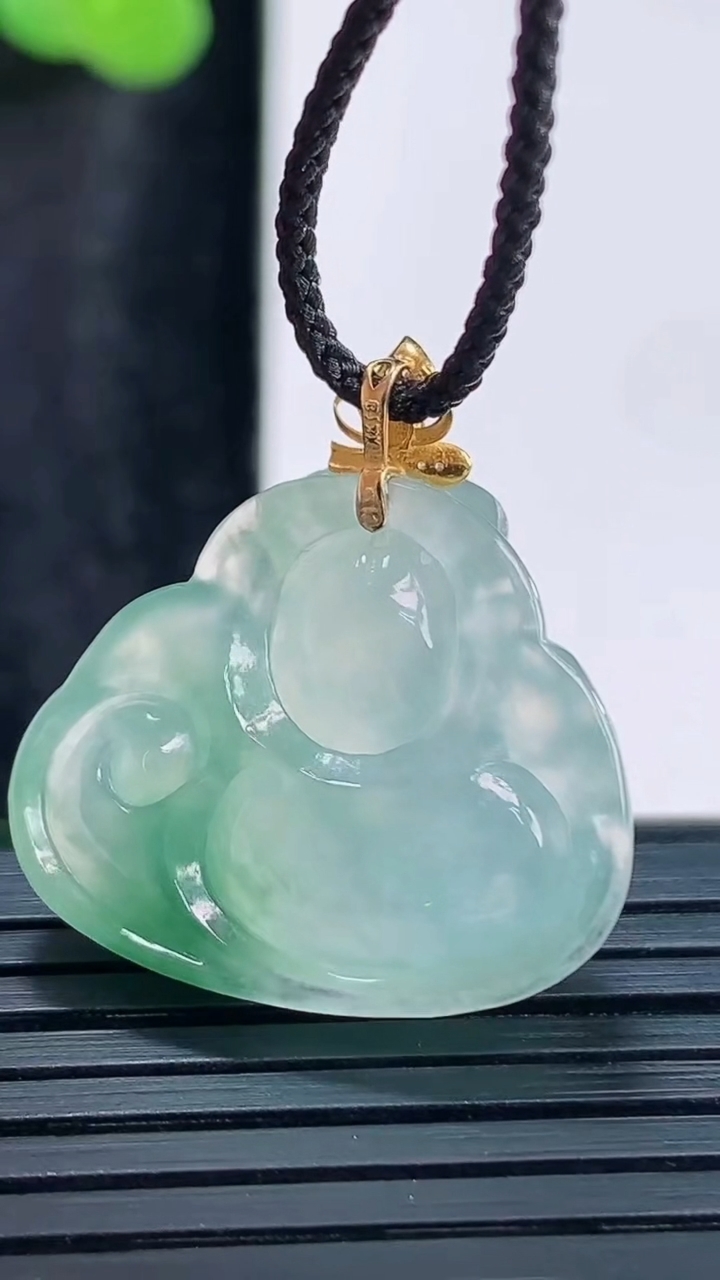 天然A货翡翠种飘花财神爷吊坠，尺寸21-24.5-8重量:5.85g
3月30日