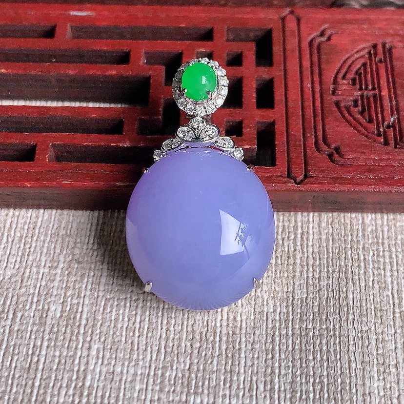 天然A货翡翠18K金伴钻镶嵌紫罗兰蛋面吊坠 
尺寸32.5-20-18.8-11.6mm 重量9.70g 0329