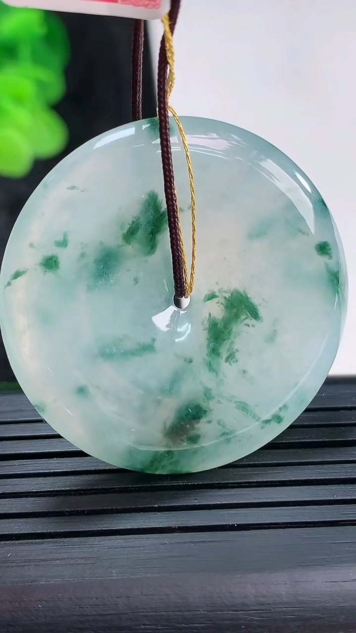 天然A货翡翠冰种飘花平安扣吊坠，尺寸38-5.8重量:16.46g
3月30日