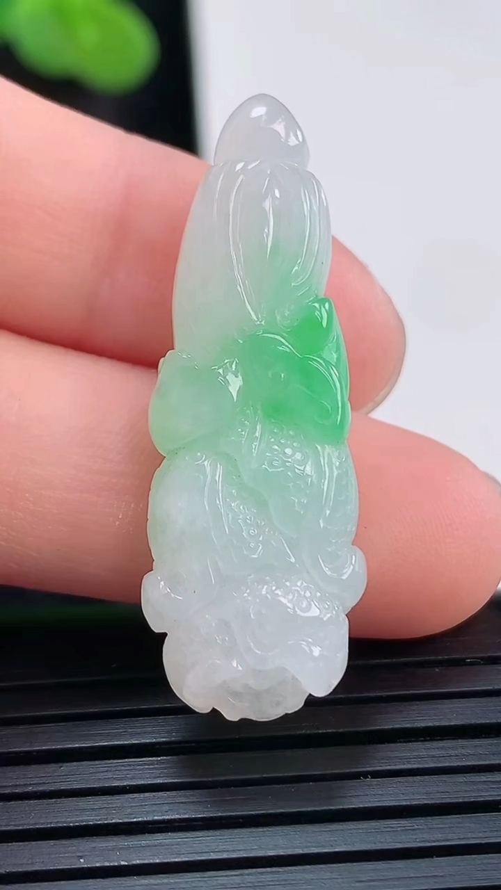 天然A货翡翠白菜吊坠，尺寸36-13-6重量:5.08g
3月30日