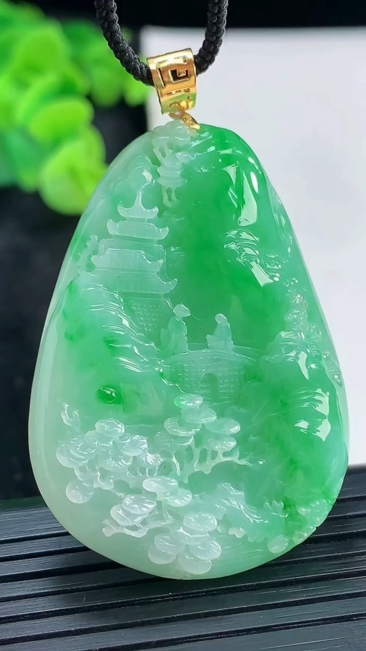 天然A货翡翠山水牌吊坠，尺寸45.5-32-7.5重量:20.94g
3月30日