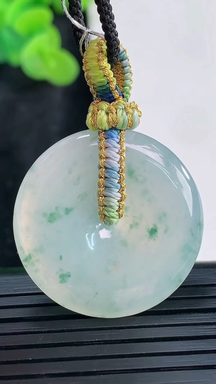 天然A货翡翠冰种飘花平安扣吊坠，尺寸29-5.2重量:9.54g
3月30日