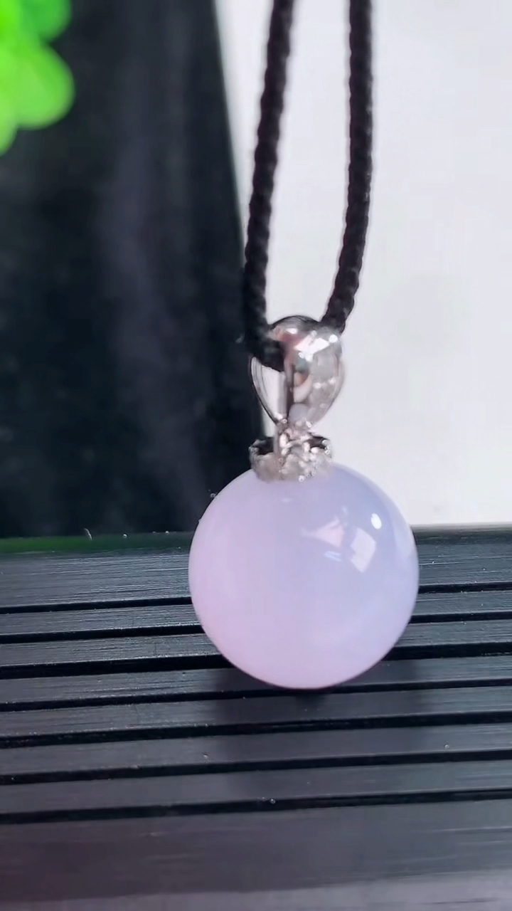 天然A货翡翠种紫罗兰圆珠吊坠，尺寸14重量:5.41g
3月30日