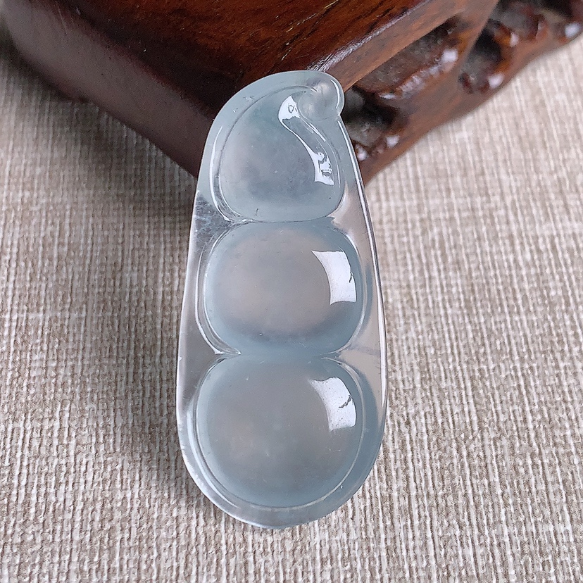 天然A货翡翠白冰白月光四季豆福豆平安豆镶嵌件 
尺寸40.6-18.5-6mm 重量7.50g 03