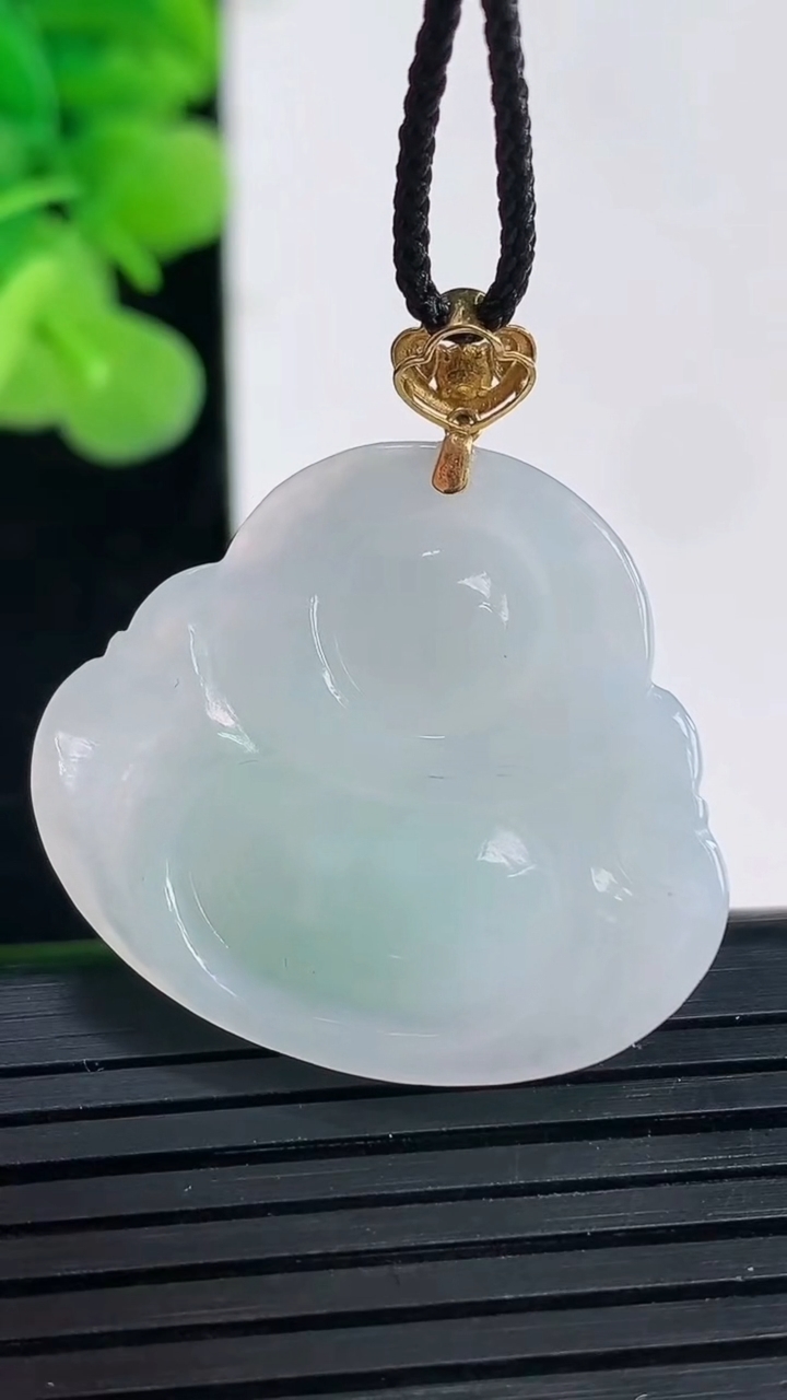 天然A货翡翠佛公吊坠尺寸26.3-30.1-6.5重量:7.77g
3月30日