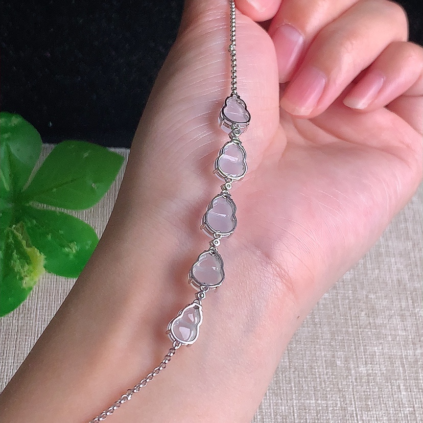 天然A货翡翠18K金镶嵌白冰白月光葫芦手链 
尺寸10-7-5.4mm 重量4.48g 0329