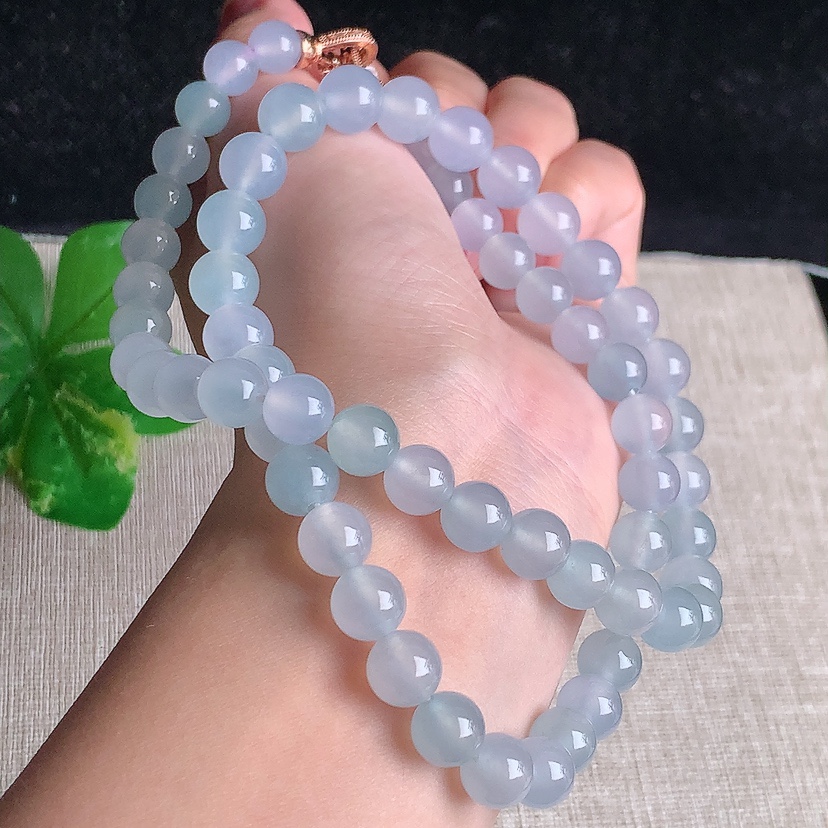 天然A货翡翠晴水圆珠项链毛衣链61颗 
尺寸9mm 重量70.63g 0329