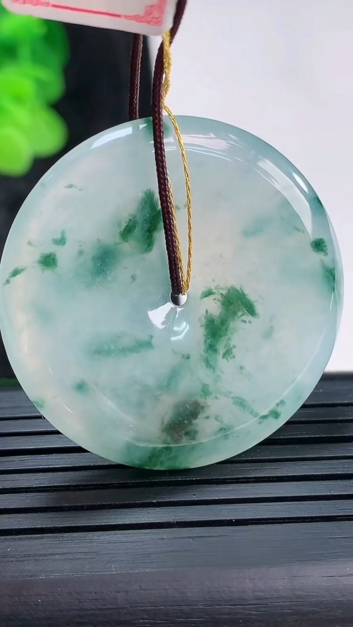 天然A货翡翠冰种飘花平安扣吊坠，尺寸38-5.8重量:16.46g
3月30日