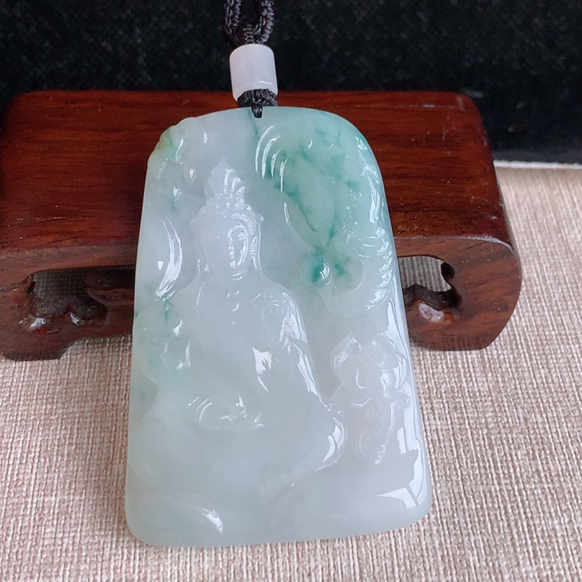 天然A货翡翠飘花普贤菩萨吊坠 
尺寸63-42-5.8mm 重量40.10g 0329