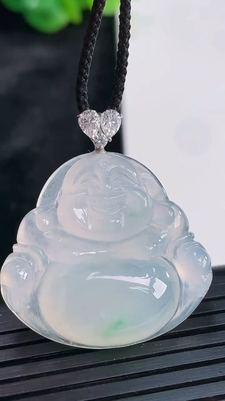 天然A货翡翠佛公吊坠，尺寸26.5-29.5-6.2重量:7.42g
3月30日