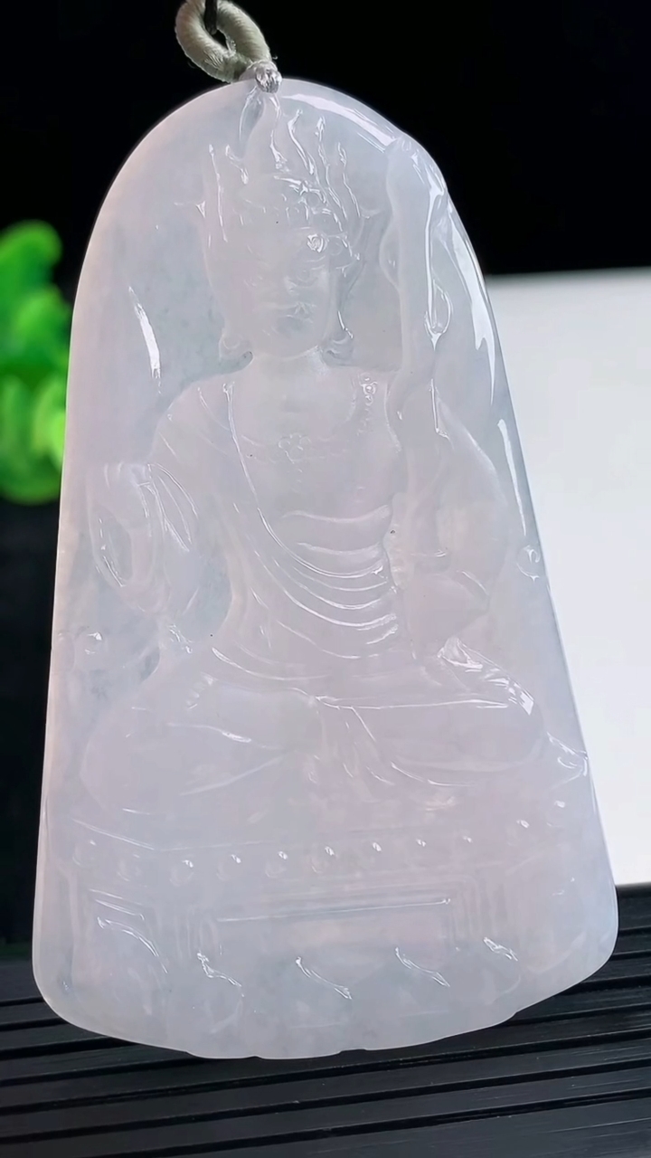 天然A货翡翠不动明王吊坠，尺寸70.5-42-4.5重量:29.93g
3月30日