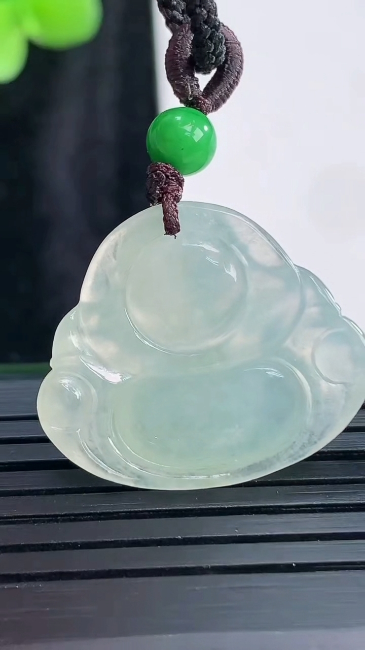 天然A货翡翠佛公吊坠，尺寸21-25-5.5重量:4.56g
3月30日