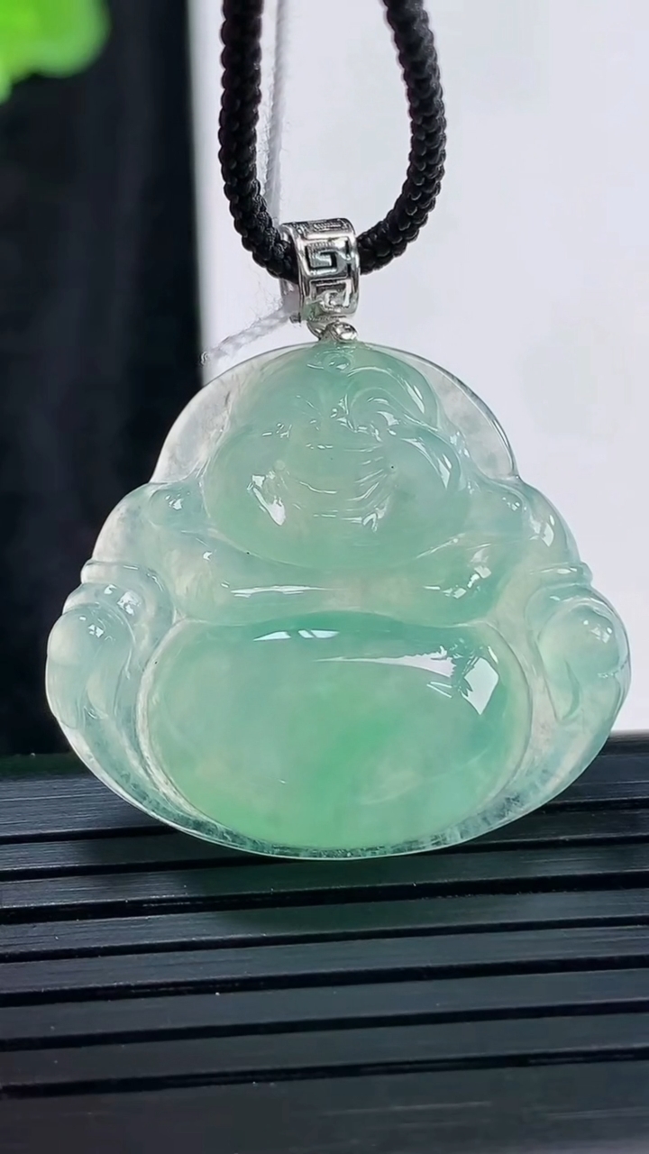 天然A货翡翠佛公吊坠，尺寸26.5-30-6重量:7.08g
3月30日