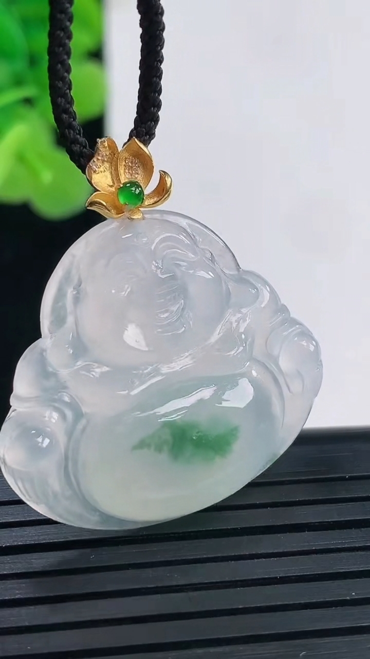 天然A货翡翠种飘花佛公吊坠尺寸27.5-31.1-5.2重量:7.01g
3月30日