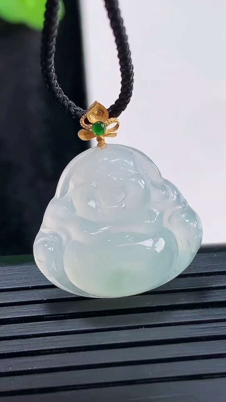 天然A货翡翠佛公吊坠，尺寸19-21-5重量:3.39g
3月30日
